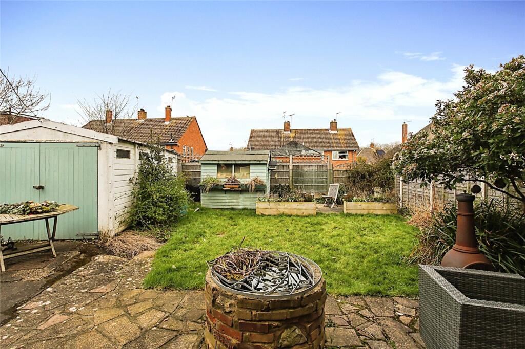 3 bedroom semidetached house for sale in Silverhurst Drive, Tonbridge