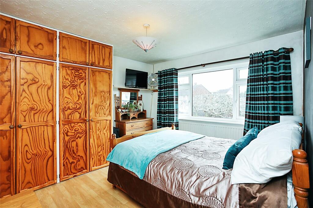 3 bedroom semidetached house for sale in Silverhurst Drive, Tonbridge