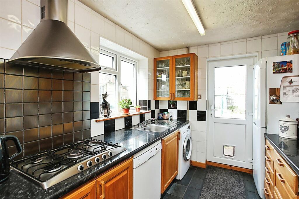 3 bedroom semidetached house for sale in Silverhurst Drive, Tonbridge