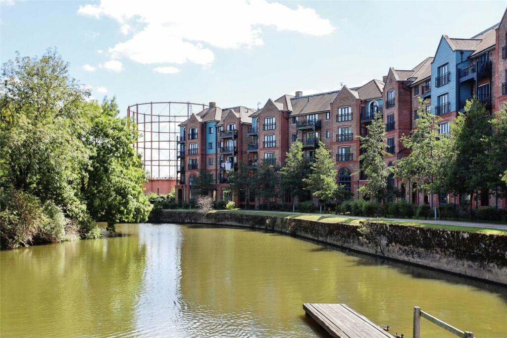 2 bedroom flat for sale in Medway Wharf Road, Tonbridge, Kent, TN9