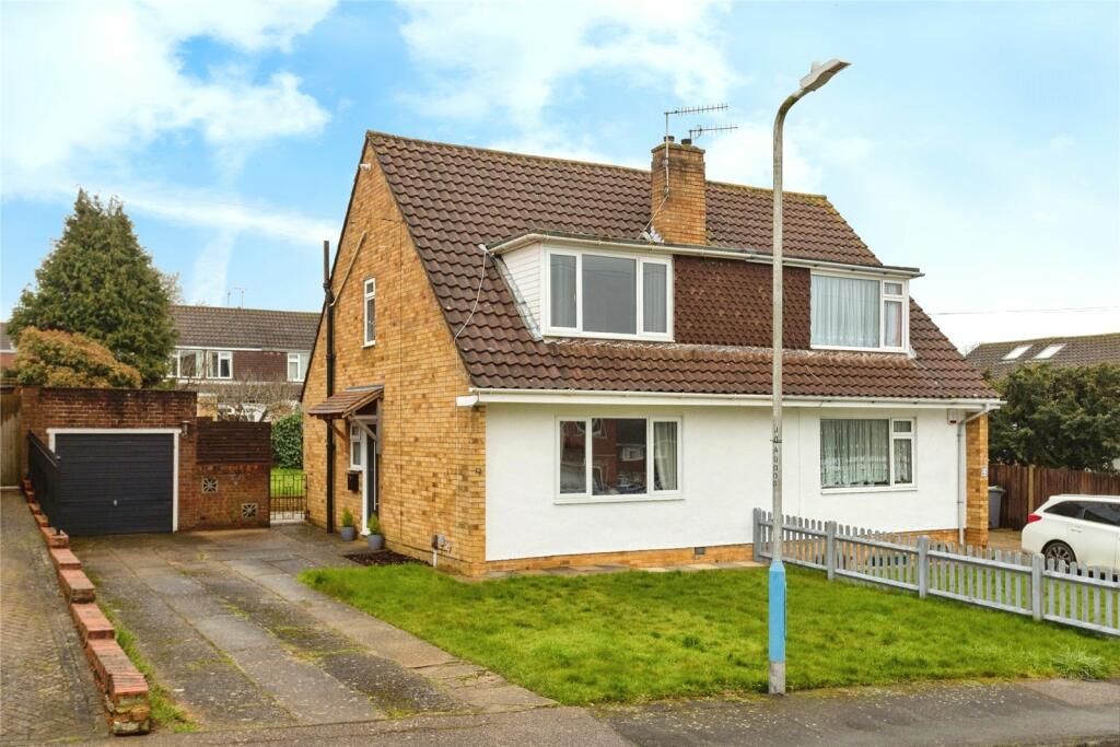 3 bedroom semidetached house for sale in Dowgate Close, Tonbridge