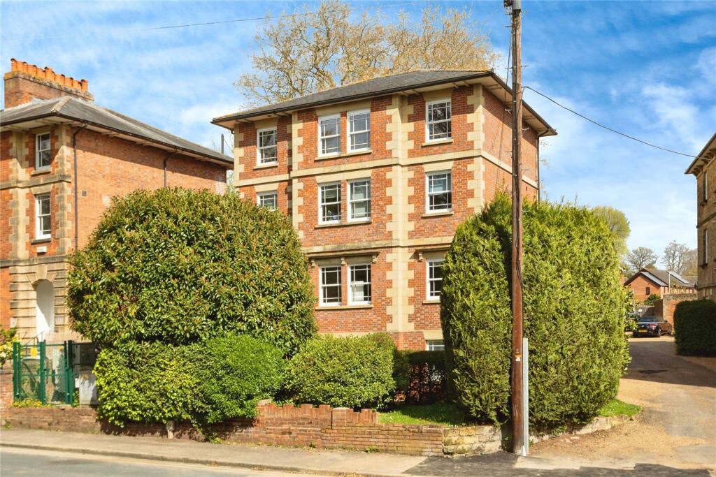 2 bedroom flat for sale in Bordyke, Tonbridge, Kent, TN9