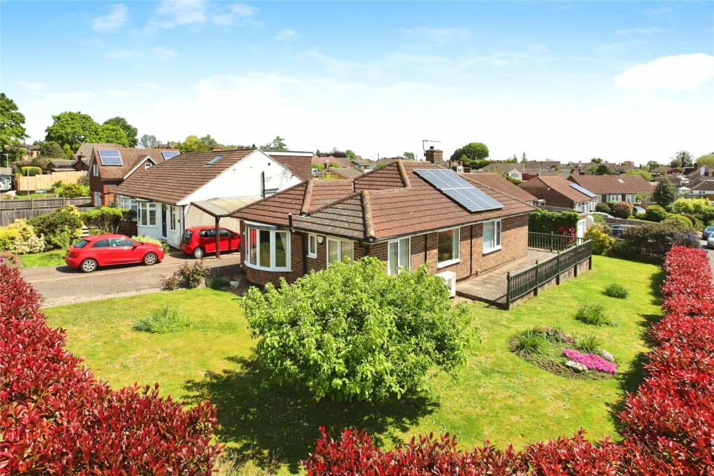 2 bedroom bungalow for sale in Higham Lane, Tonbridge, Kent, TN10