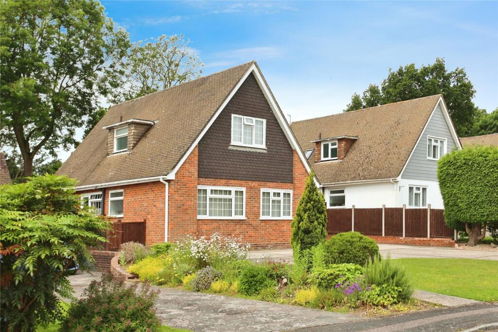 4 bedroom detached house for sale in Vauxhall Gardens, Tonbridge, Kent
