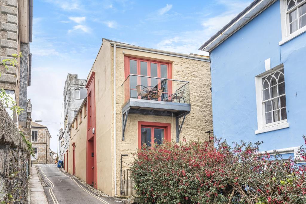 3 bedroom end of terrace house for sale in Abbey Street, Penzance