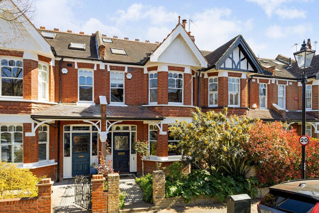 Main image of property: Copthall Gardens, Twickenham, TW1