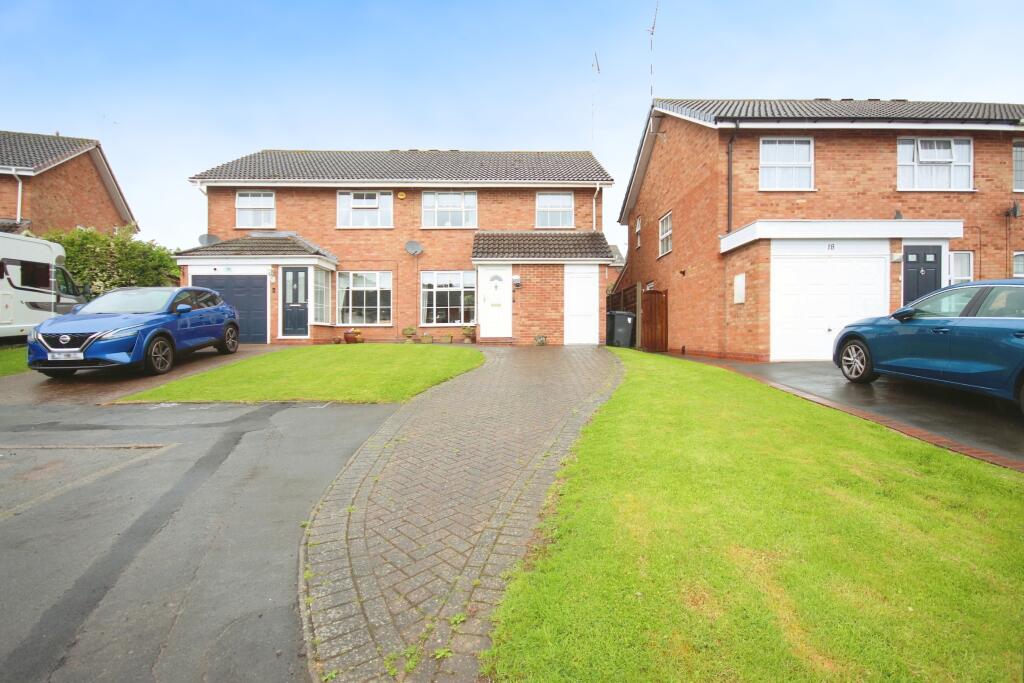 3 bedroom semidetached house for sale in Lyster Close, Warwick