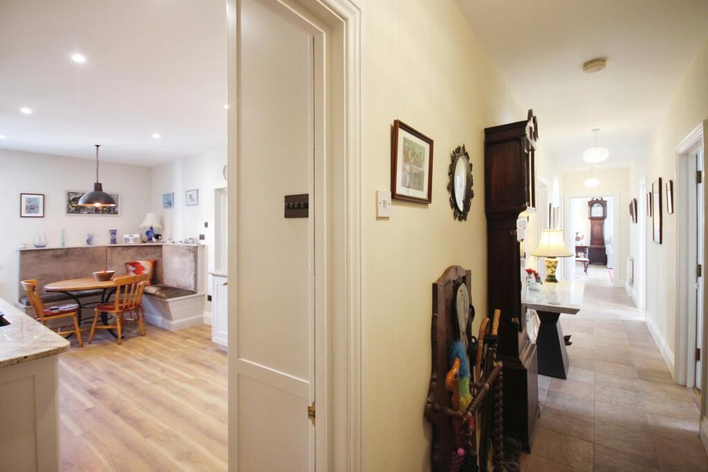 Additional property image - Neville Court, Castle Lane, Warwick, Warwickshire, CV34