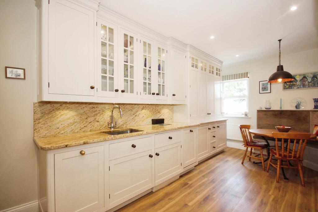 Additional property image - Neville Court, Castle Lane, Warwick, Warwickshire, CV34
