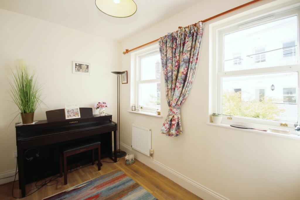 Additional property image - Neville Court, Castle Lane, Warwick, Warwickshire, CV34