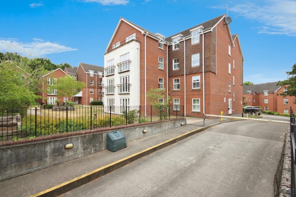 Main image of property: Birch Meadow Close, Warwick, Warwickshire, CV34