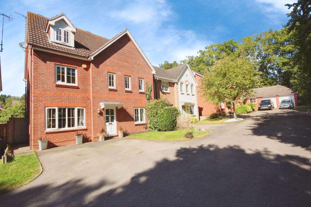Main image of property: Admington Drive, Hatton Park, Warwick, Warwickshire, CV35