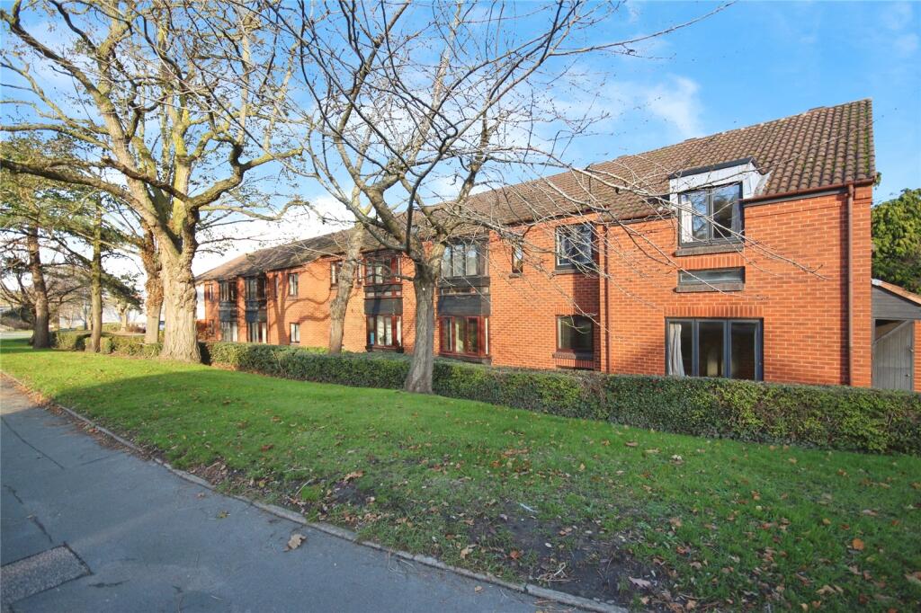 Main image of property: Spring Pool, Warwick, CV34