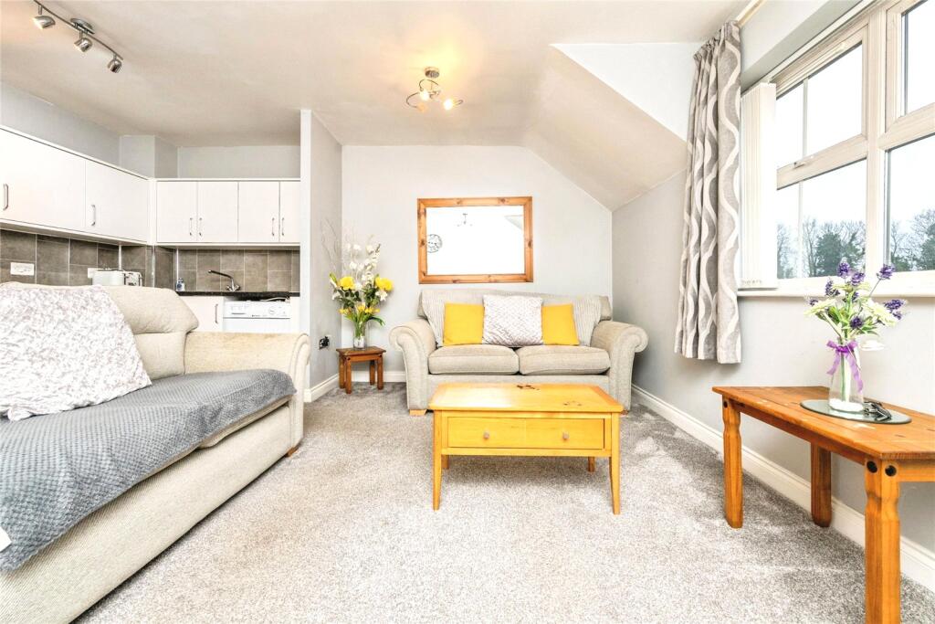 Main image of property: Birch Meadow Close, Warwick, Warwickshire, CV34