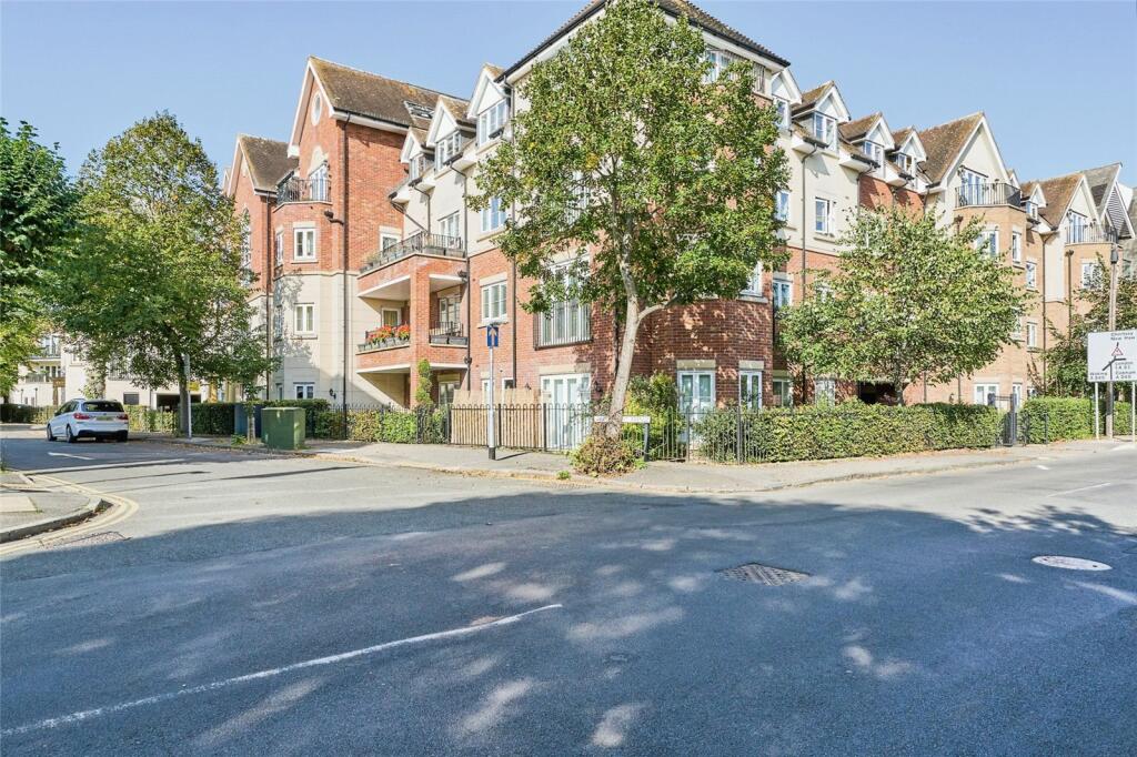 2 bedroom flat for sale in Rosemount Point, Rosemount Avenue, West