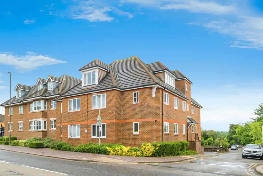 Main image of property: Lower Guildford Road, Knaphill, Woking, Surrey, GU21