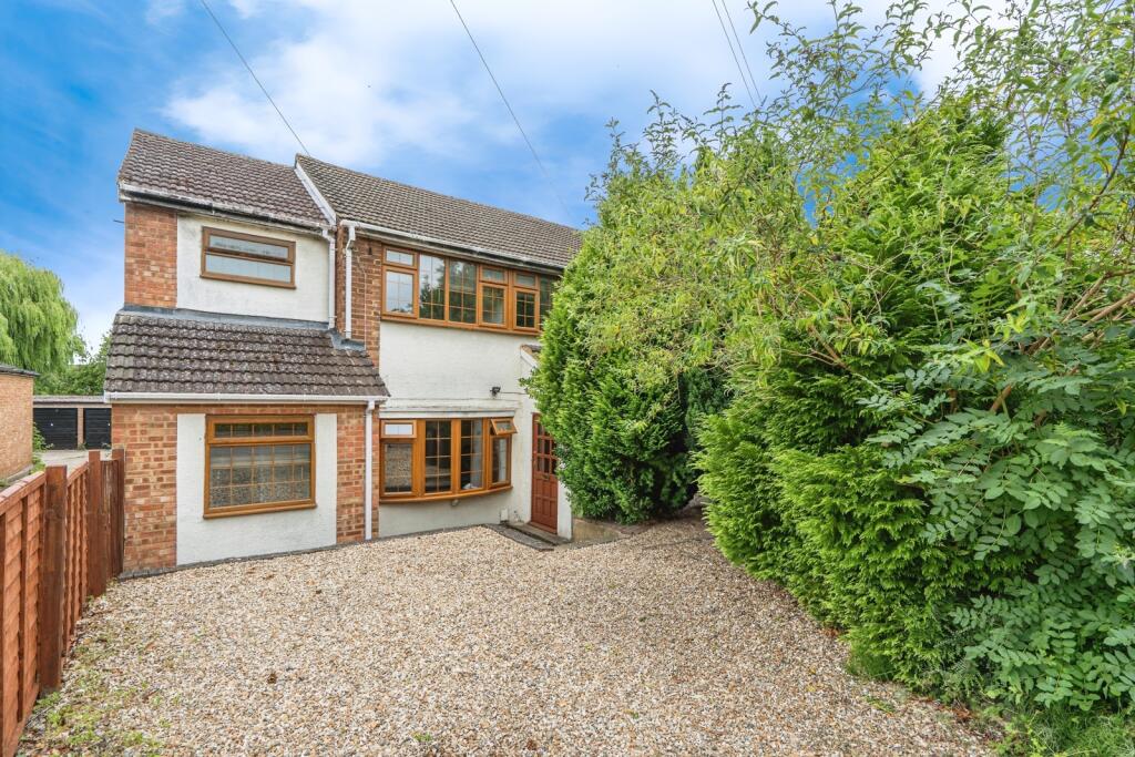 Main image of property: Inkerman Road, Knaphill, Woking, Surrey, GU21