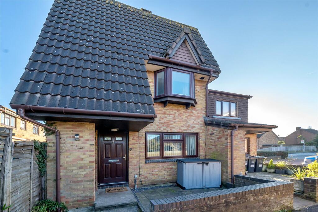 2 bedroom semidetached house for sale in Basil Gardens, Shirley Oaks