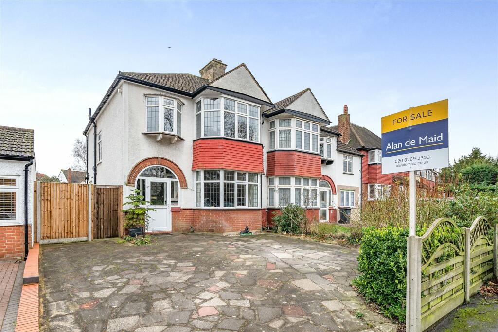 3 bedroom semidetached house for sale in The Avenue, West Wickham, BR4
