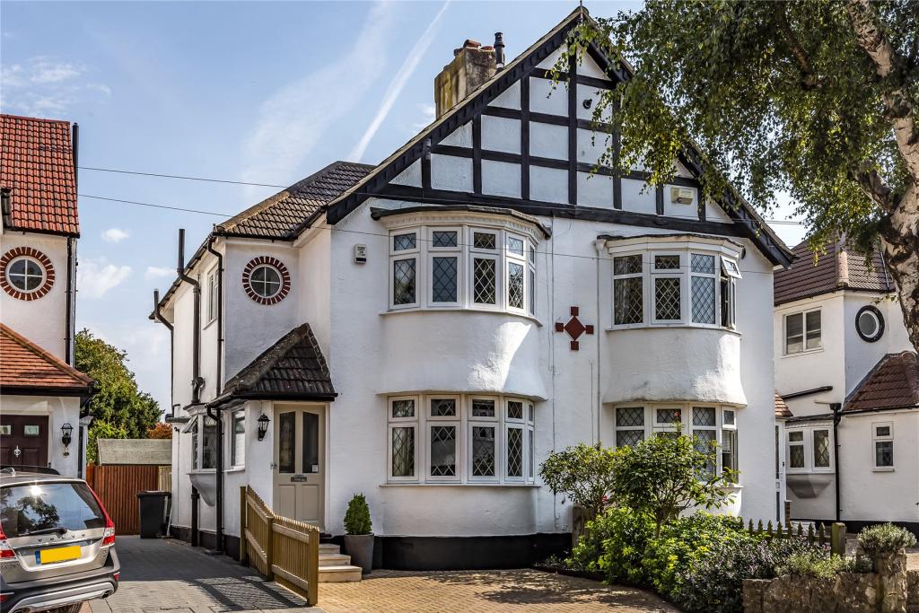 3 bedroom semidetached house for sale in Glebe House Drive, Bromley, BR2