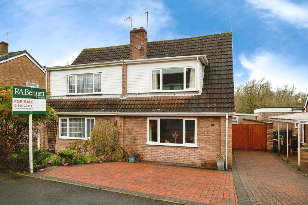 3 bedroom semi-detached house for sale in Hawkwood Crescent, Worcester, Worcestershire, WR2