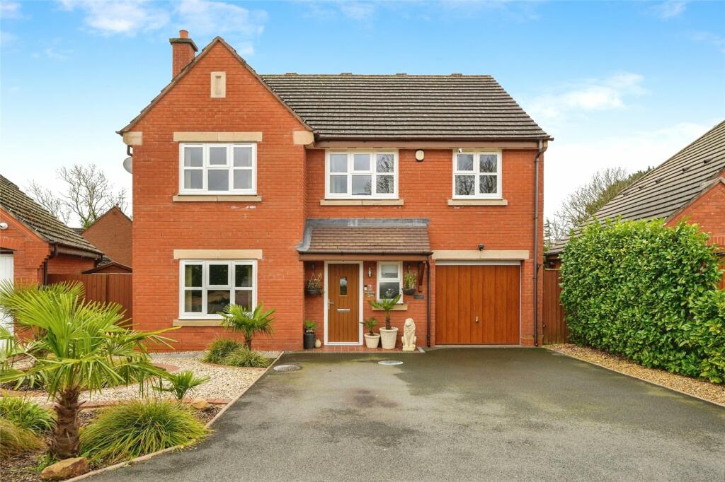 5 bedroom detached house for sale in Fearnal Close, Fernhill Heath, Worcester, Worcestershire, WR3