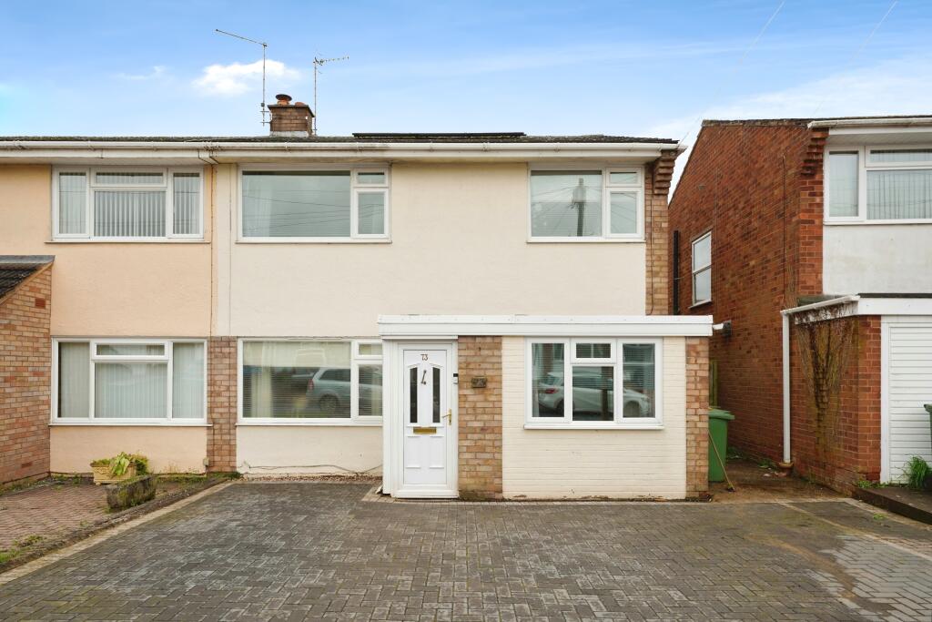 4 bedroom semi-detached house for sale in Kilbury Drive, Worcester, Worcestershire, WR5