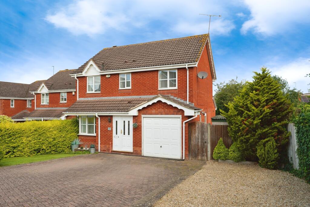 4 bedroom detached house for sale in Leven Drive, Worcester, Worcestershire, WR5