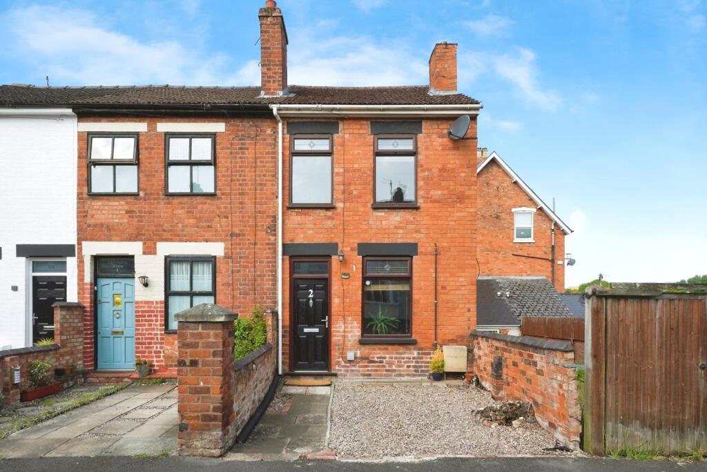 3 bedroom end of terrace house