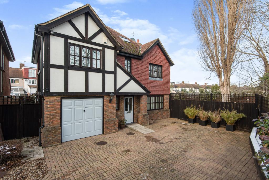 5 bedroom detached house for sale in Green Lane, Worcester Park, KT4