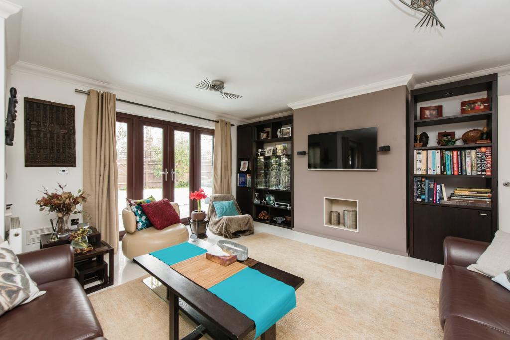 5 bedroom detached house for sale in Green Lane, Worcester Park, KT4