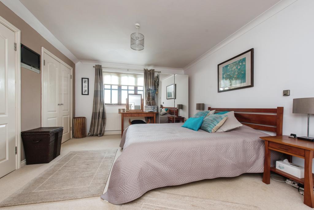 5 bedroom detached house for sale in Green Lane, Worcester Park, KT4