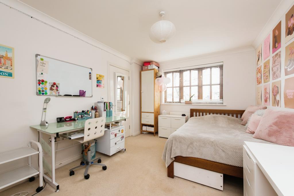 5 bedroom detached house for sale in Green Lane, Worcester Park, KT4