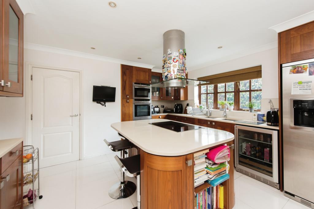 5 bedroom detached house for sale in Green Lane, Worcester Park, KT4