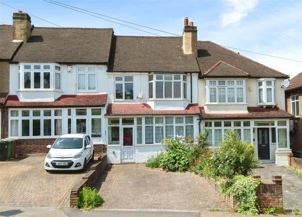3 bedroom terraced house for sale in Ardrossan Gardens, Worcester Park