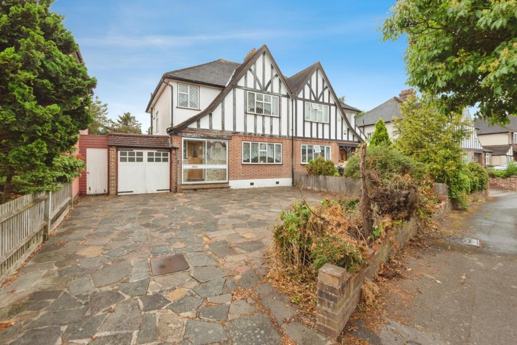 Main image of property: Oaks Avenue, Worcester Park, KT4