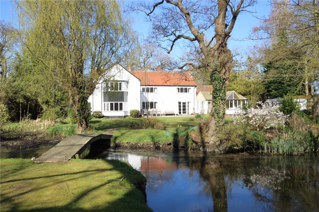 6 bedroom detached house for sale in Horsefen Road, Ludham, Great