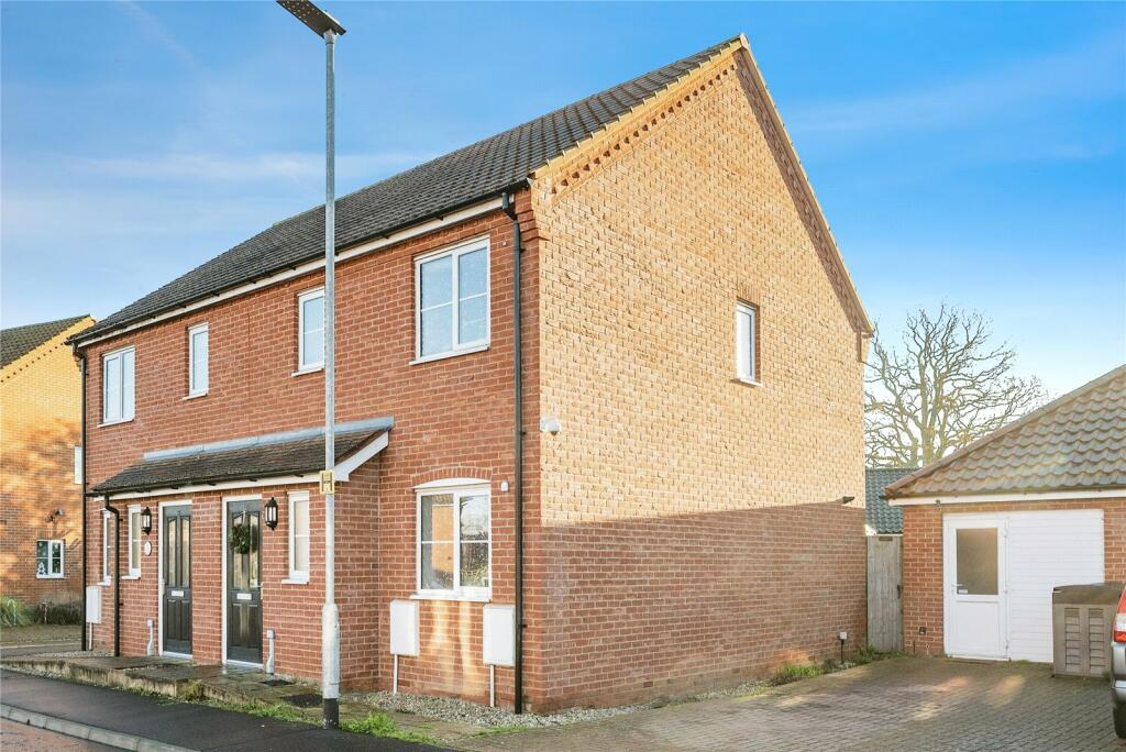 3 bedroom semidetached house for sale in Burnt Fen Way, Hoveton
