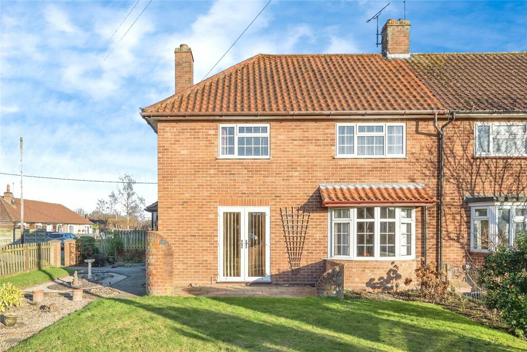 3 bedroom semidetached house for sale in Mill Road, Salhouse, Norwich