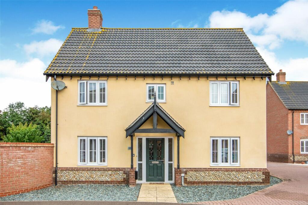 4 bedroom detached house for sale in Stable Field Way, Hemsby, Great