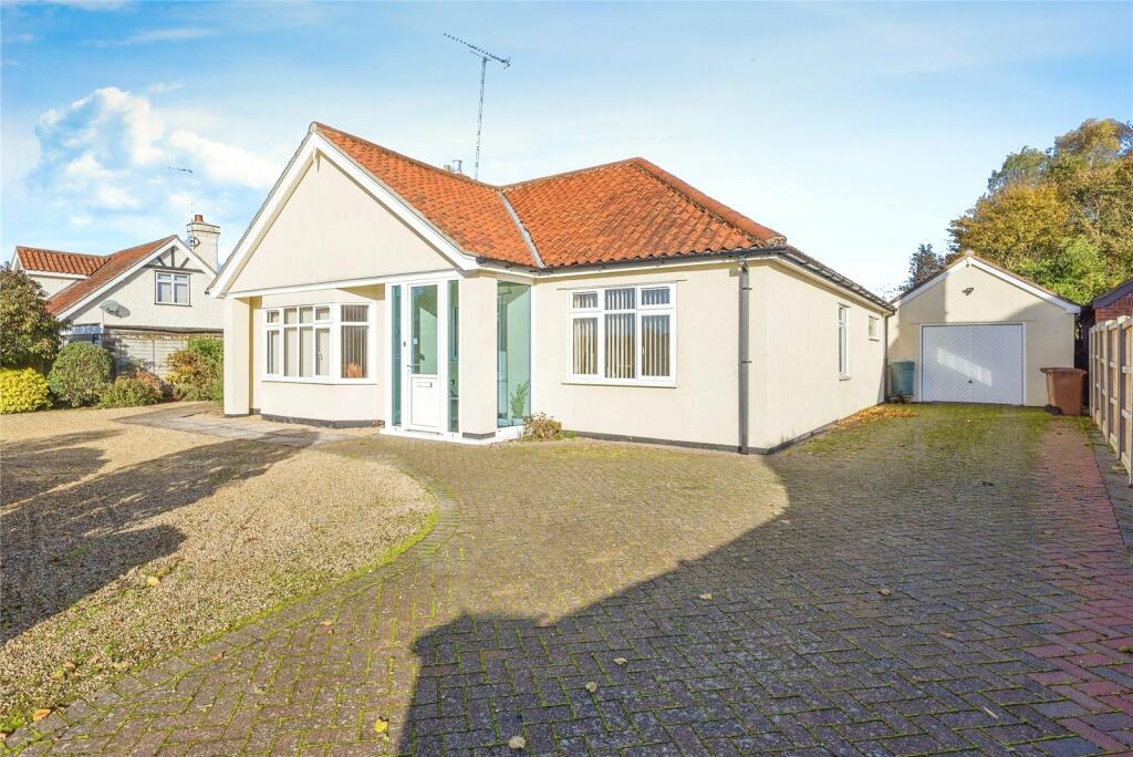 3 bedroom bungalow for sale in Meadow Drive, Hoveton, Norwich, Norfolk