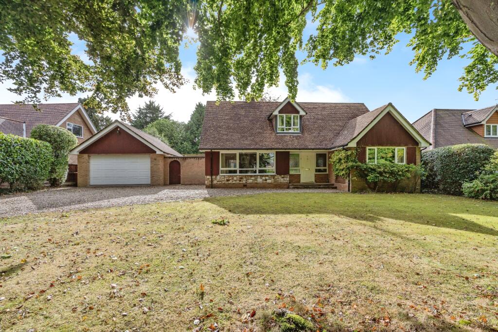 4 bedroom detached house for sale in The Avenue, Wroxham, Norwich ...