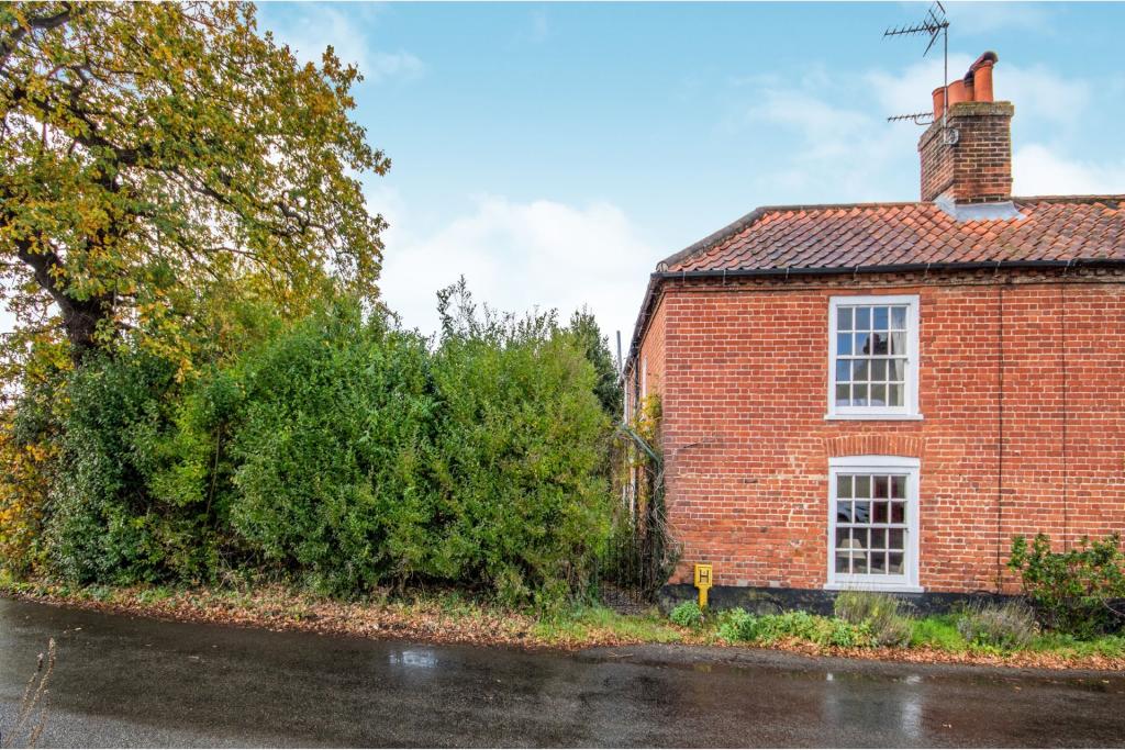 3 bedroom semidetached house for sale in The Street, Dilham, North