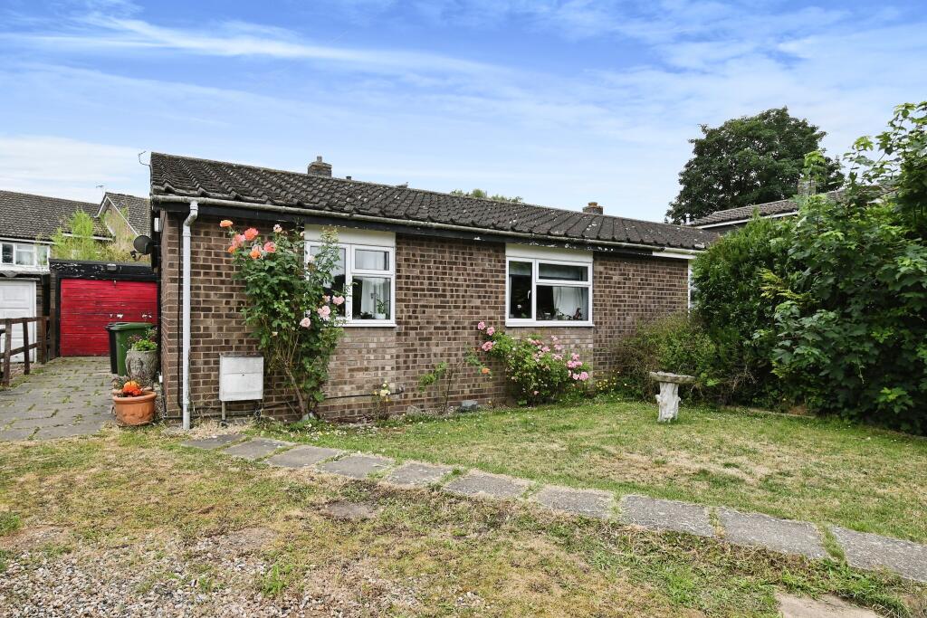 2 bedroom bungalow for sale in Ashleigh Gardens, Wymondham, Norfolk, NR18