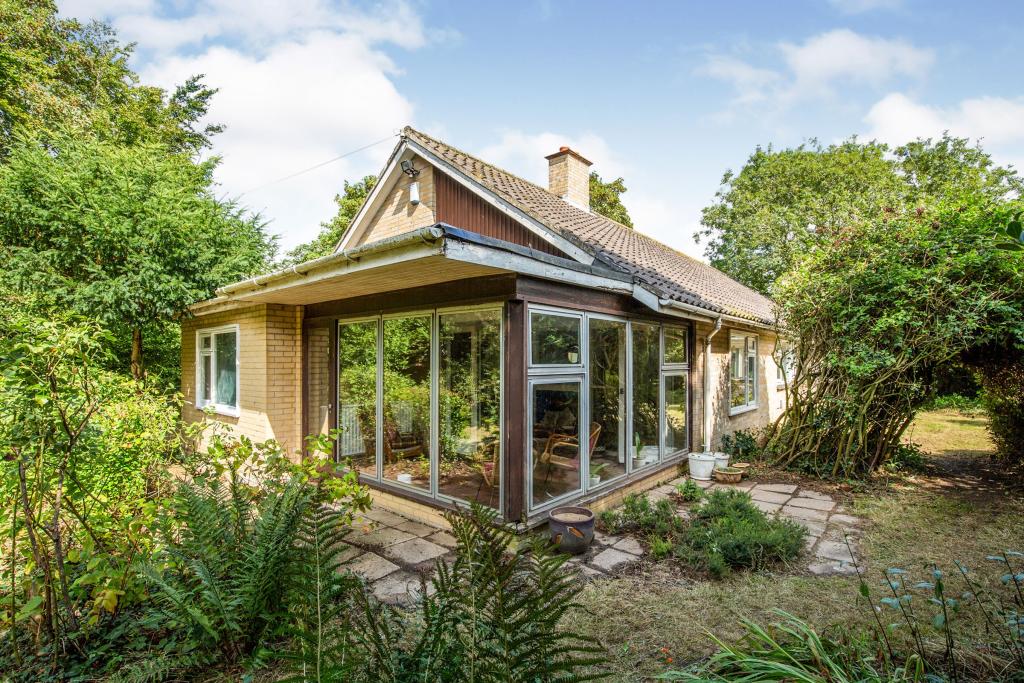 4 bedroom bungalow for sale in Tuttles Lane West, Wymondham, Norfolk, NR18