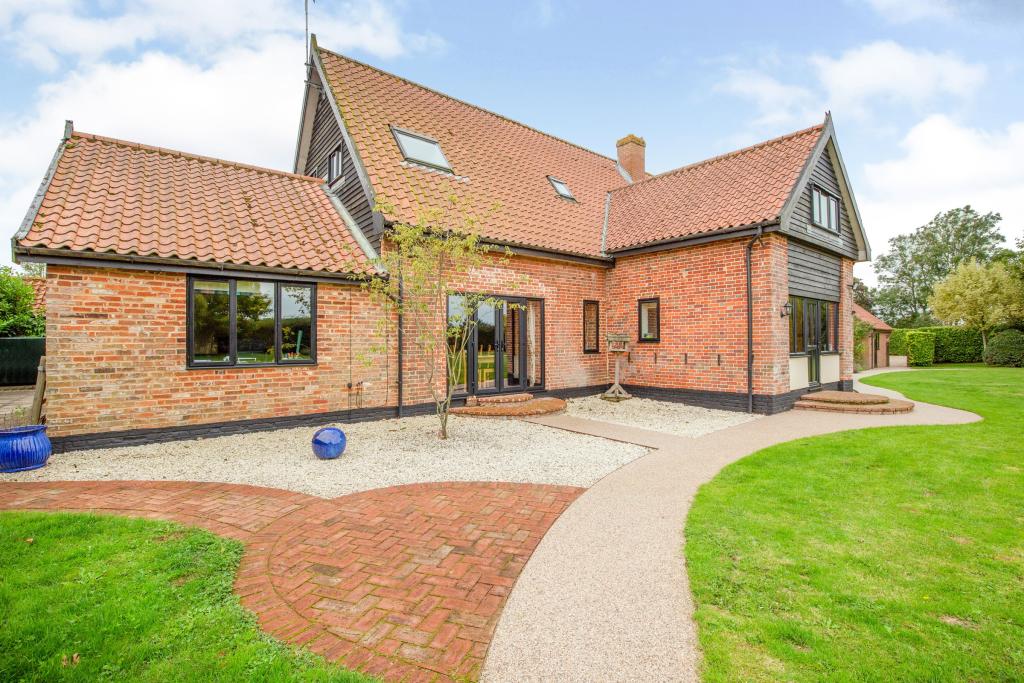 4 bedroom barn conversion for sale in Wymondham Road, Hethel, Norwich, Norfolk, NR14 4 bedroom barn conversion for sale in Wymondham Road, Hethel, Norwich, Norfolk, NR14