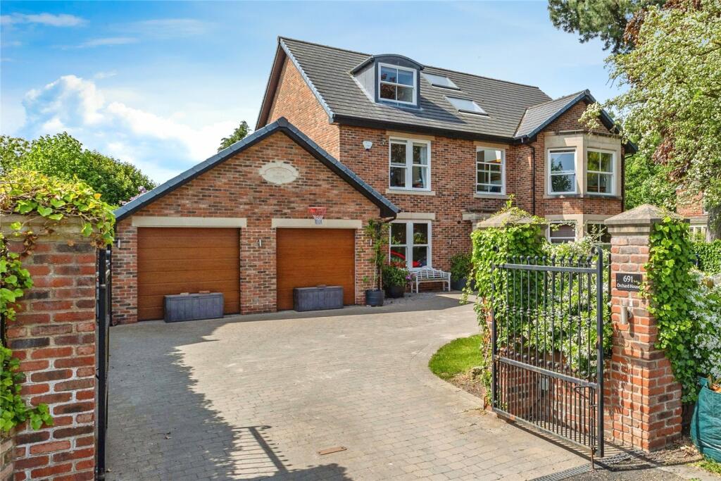 6 bedroom detached house for sale in Yarm Road, Eaglescliffe, StocktononTees, Durham, TS16