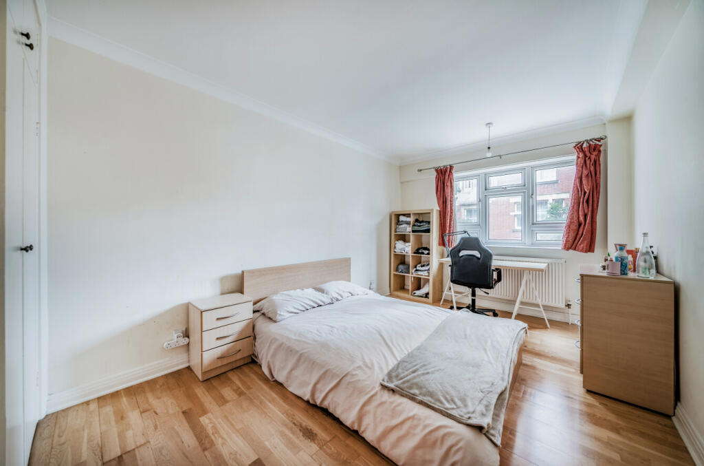 Main image of property: Moscow Road, London