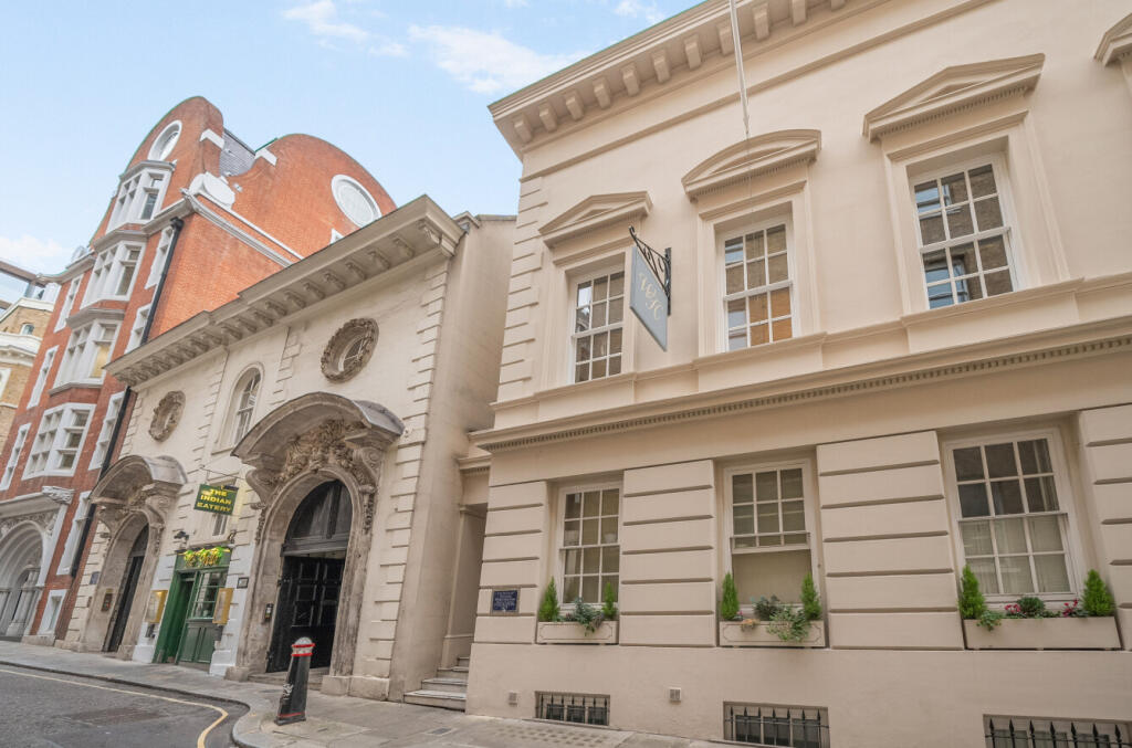 Main image of property: College Hill, London