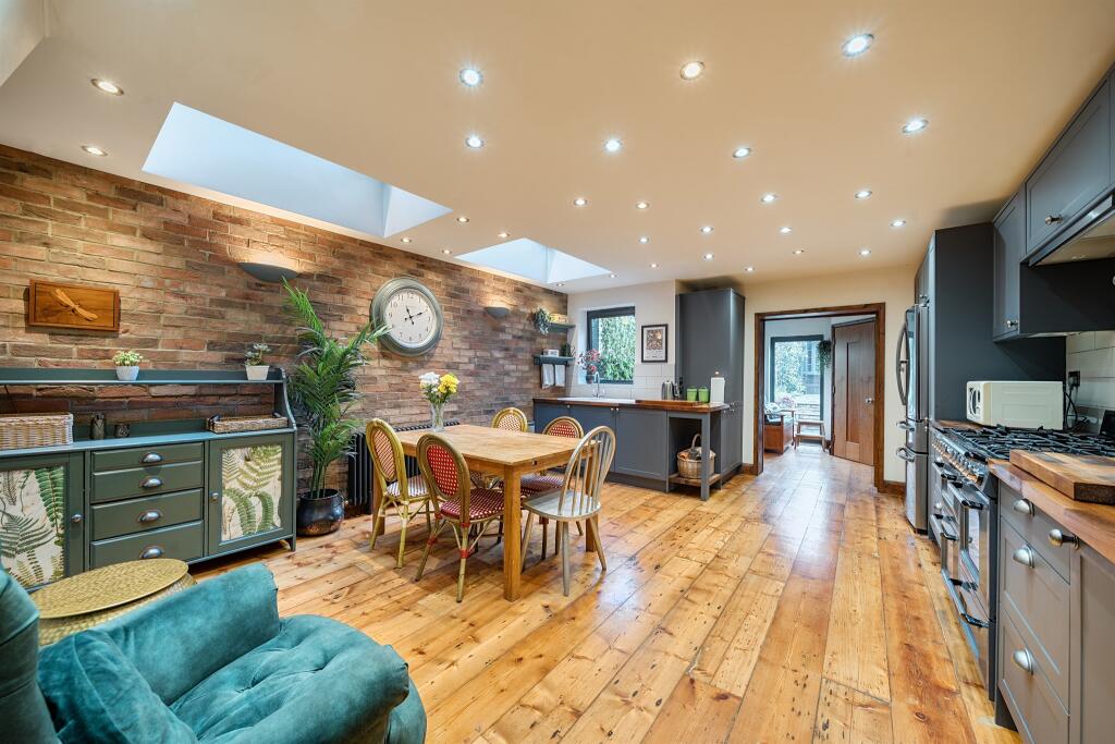Main image of property: Lytton Road, London